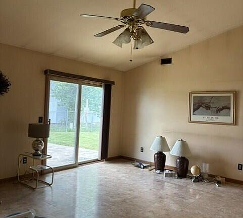 4th image of 563 Bunn Dr
