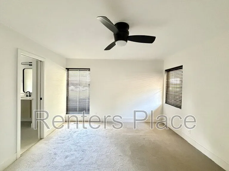 2616 E 58th St S — Photo 22