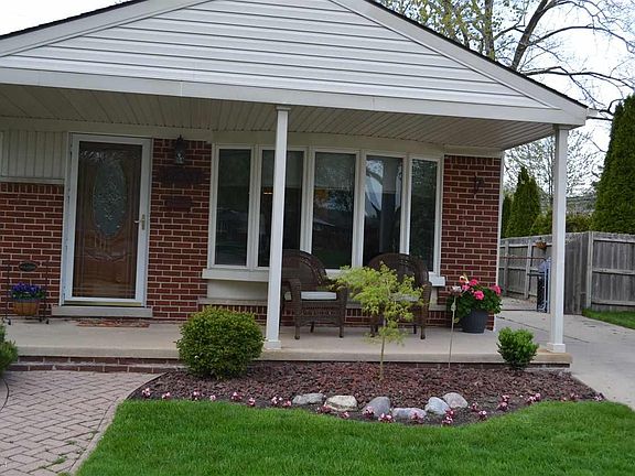 3rd image of 22037 Tanglewood St