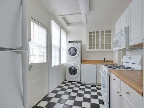 4th image of 1040 Short St APT D