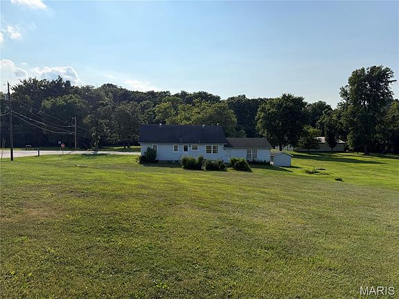 17th image of 1246 Spring Dr