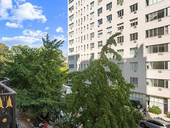 2nd image of 4 E 72nd St Floor 4A
