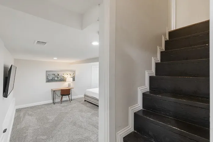4535 Calmont Ave — Photo 17