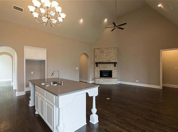 5th image of 1321 Bluebell Ave