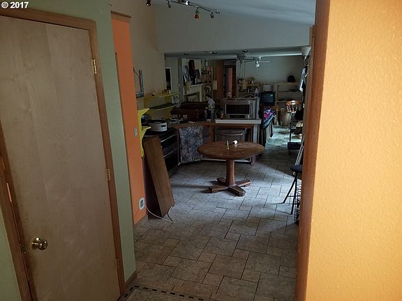 3rd image of 42100 Vista Dr