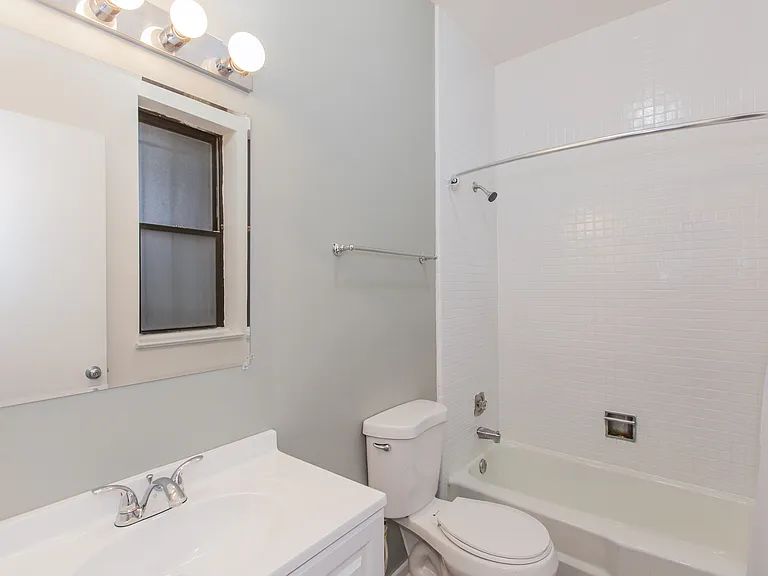 729 W Cornelia Ave #2 — Photo 8
