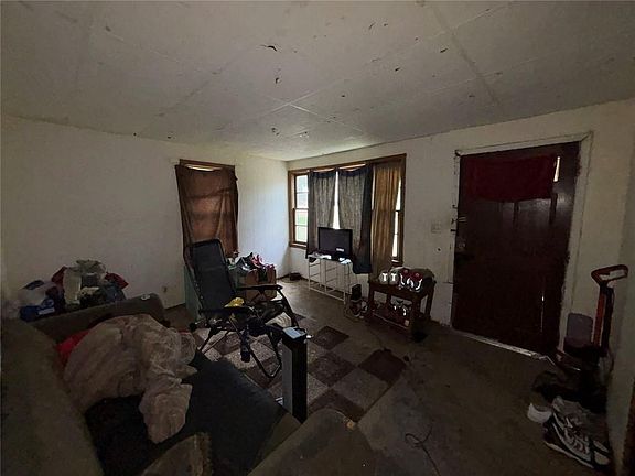 2nd image of 2402 Clifton Springs Rd