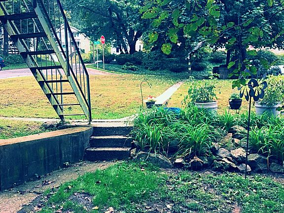 5th image of 300 Friedensburg Rd
