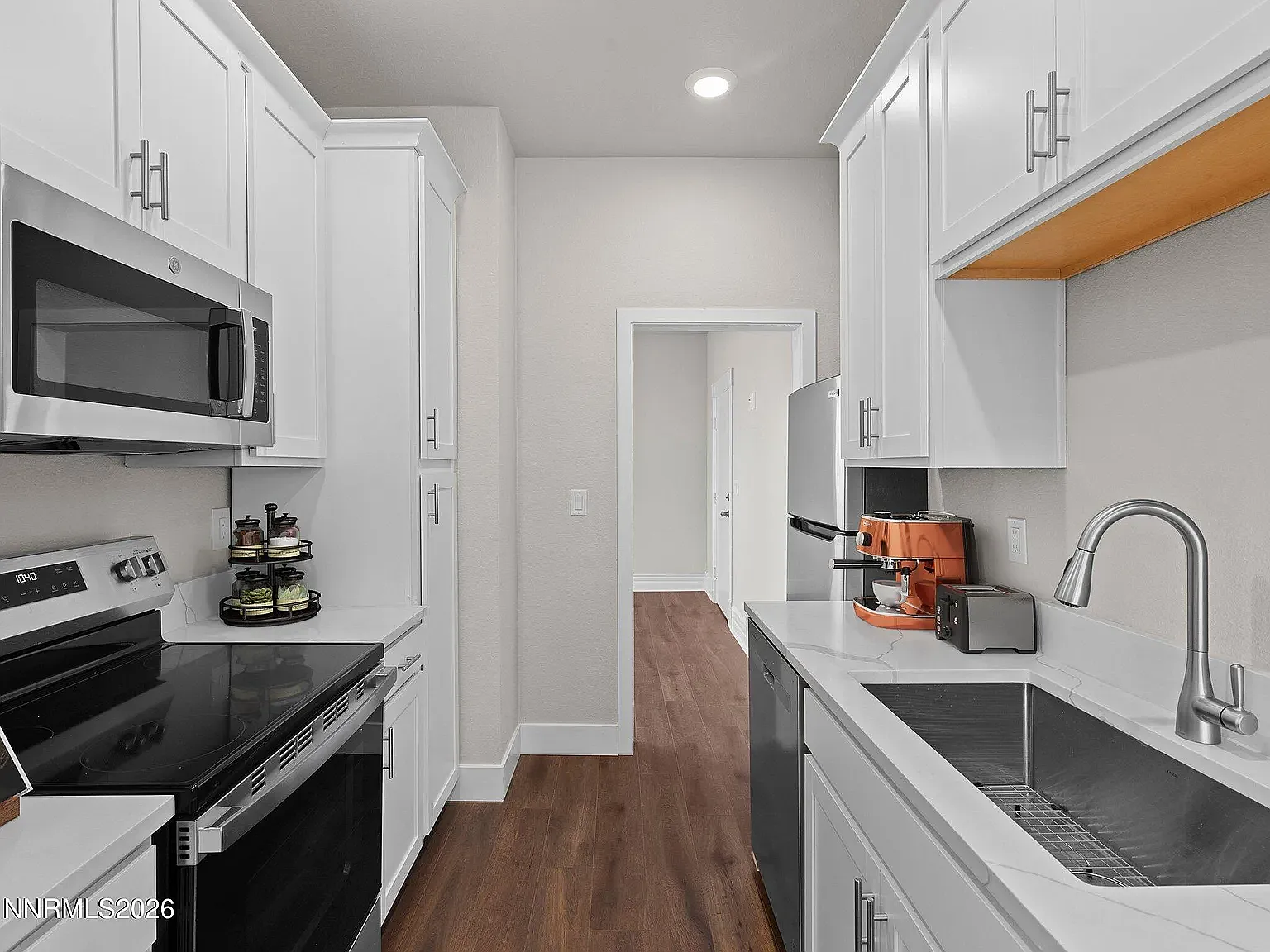 2 bed, 760 sqft, $1,800 — Photo 3