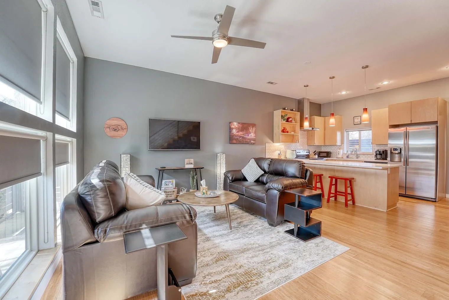 2 bed, 2.0 bath, 1280 sqft, $3,286 — Photo 1