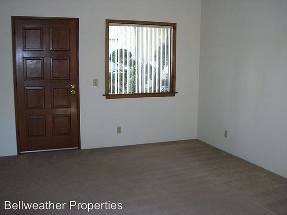 3rd image of 1615 E 1st St APT 5