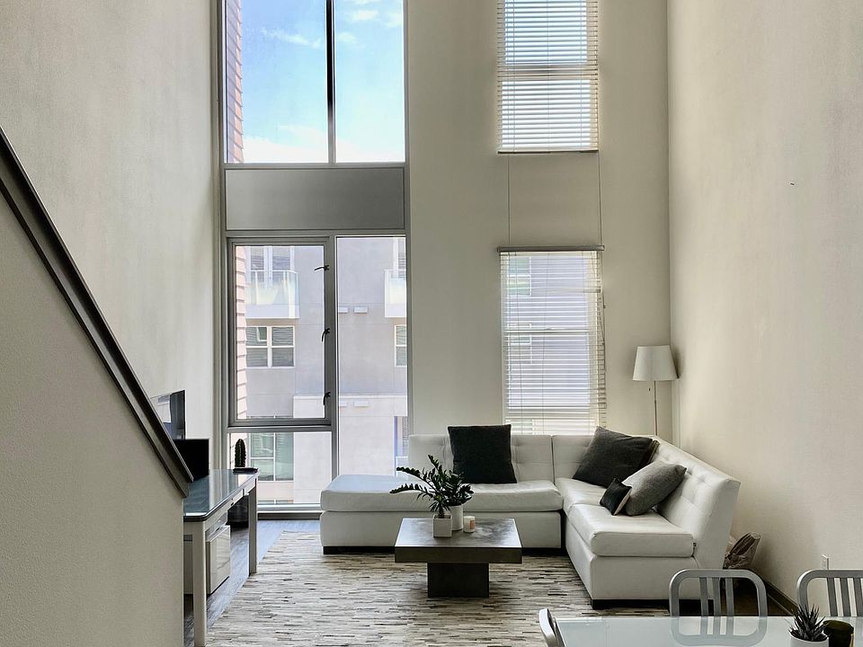 1st image of 200 W Wilson Ave