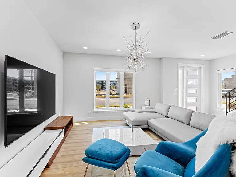 3304 SW 49th Ter — Photo 1