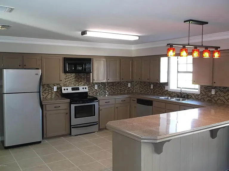 226 Monterey St — Photo 17
