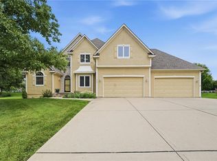 1019 Coachlight Ct, Lees Summit, MO 64081