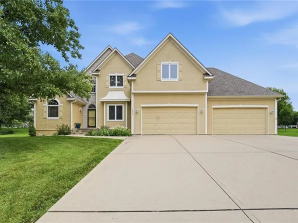 1019 Coachlight Ct, Lees Summit, MO 64081