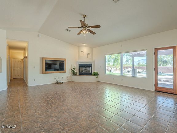 5th image of 2056 N El Moraga Dr