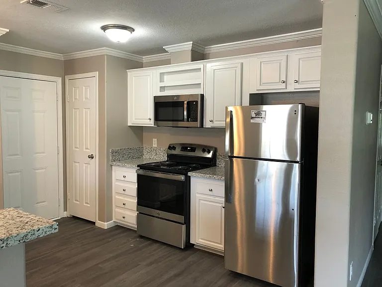 109 Varsity Dr — Photo 24