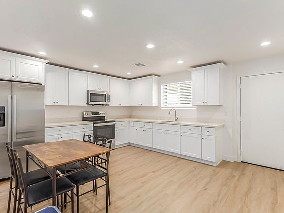Kitchen Area with brand new updated appliances and ice maker