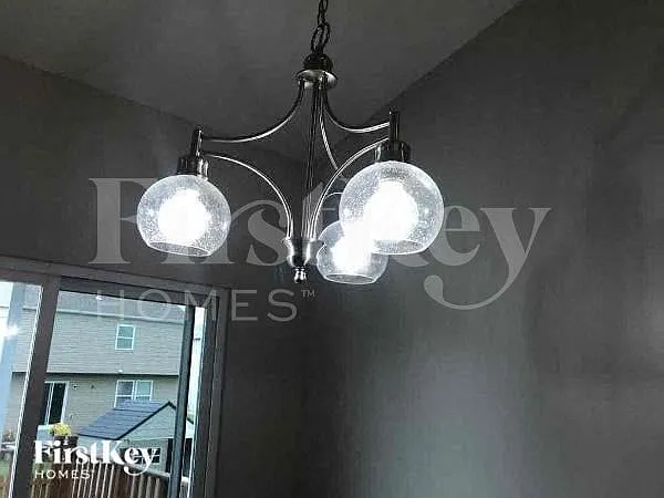5 bed, 3.0 bath, 2800 sqft, $3,445 — Photo 4