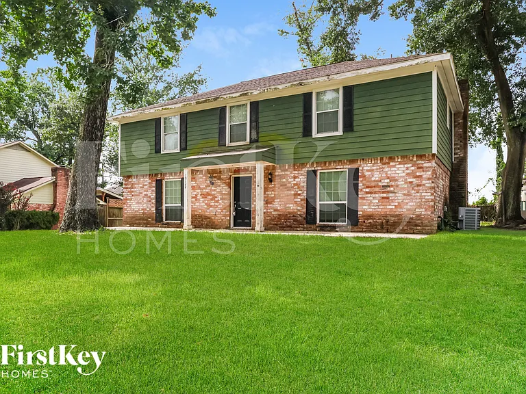 10122 Woodhollow Dr — Photo 2