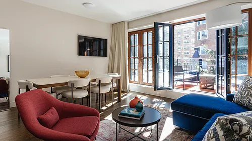 206 E 20th St #PENTHOUSE Photo 1