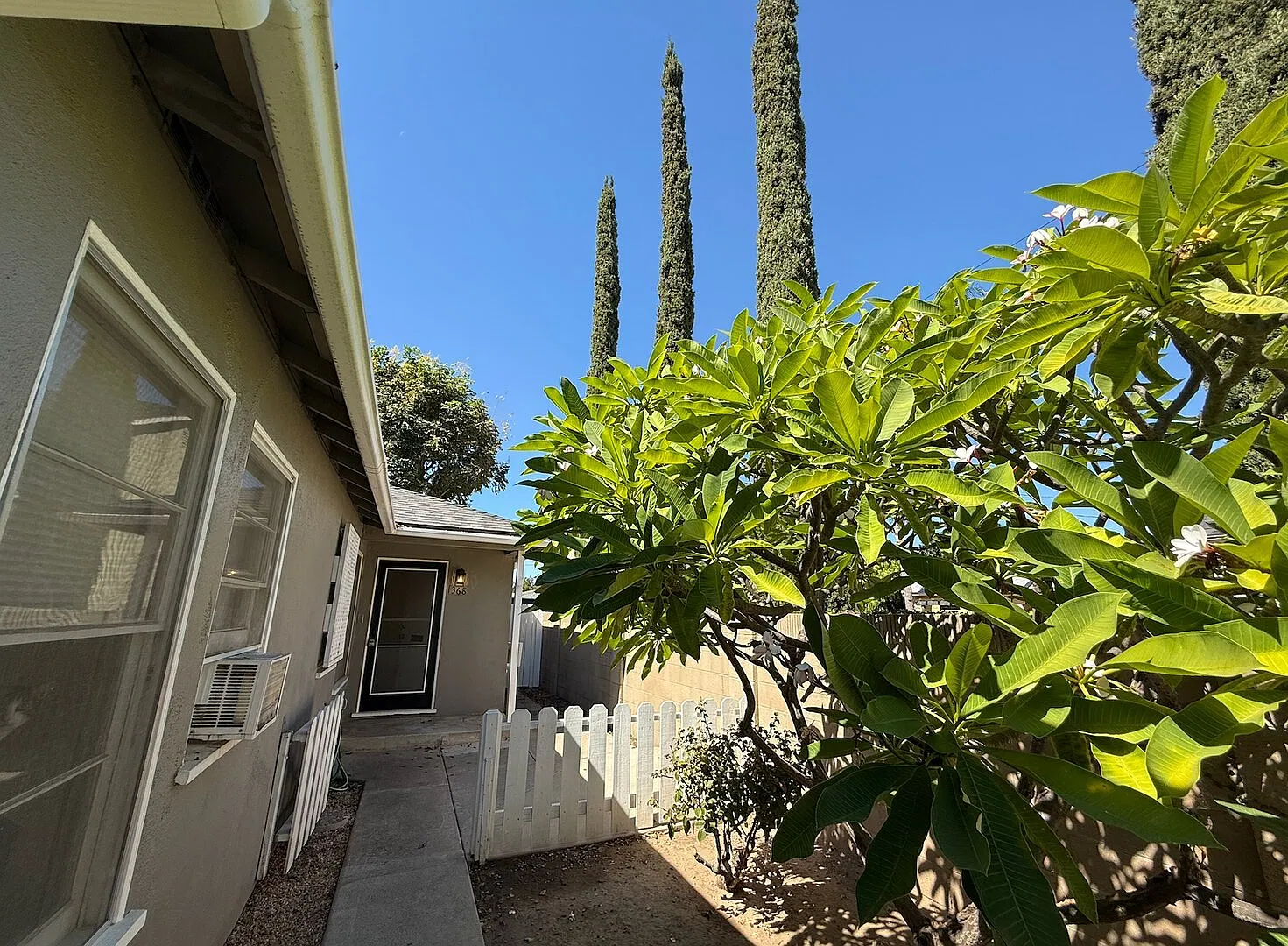 Old Towne Orange Gem | Private Back Unit + Yard — Photo 2