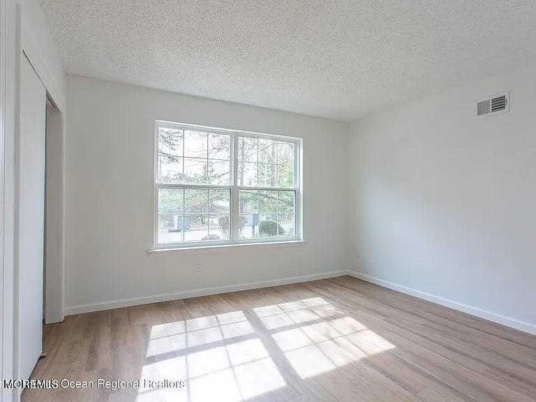 78 Diane Dr — Photo 11