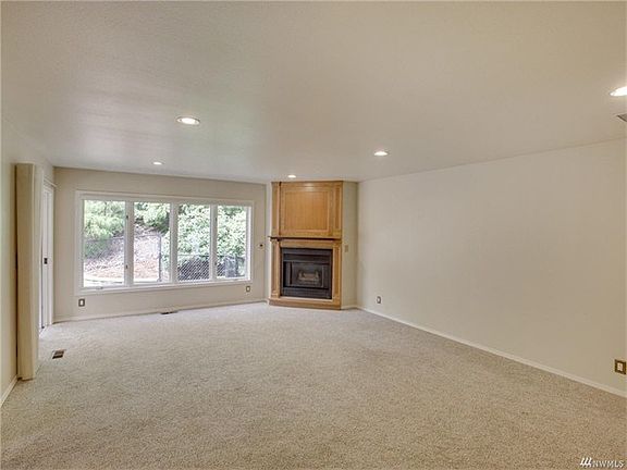 4th image of 2955 Glenwood Dr