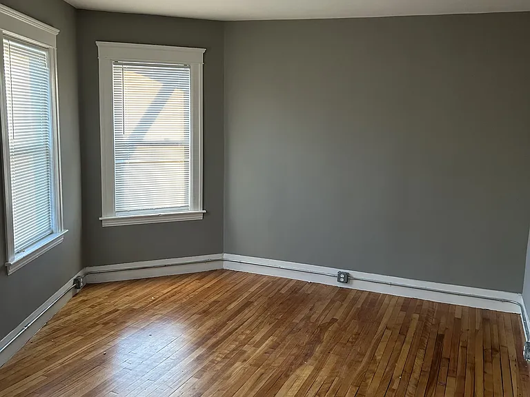 50 Vernon St #4F — Photo 2