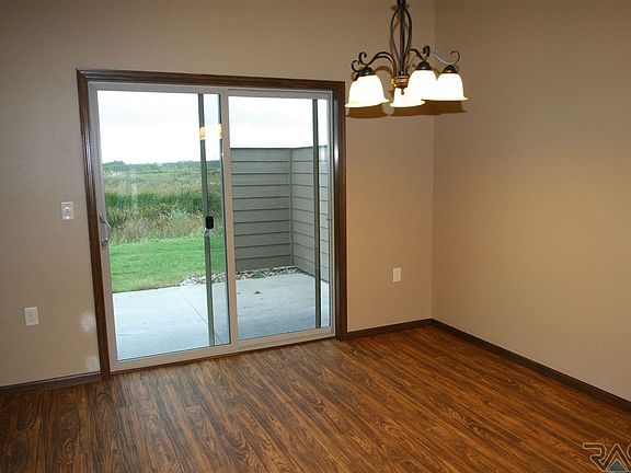 5th image of 805 E El Dorado Ct