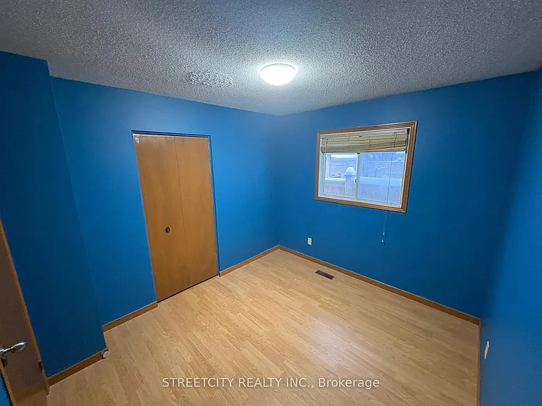 34 Glenroy Rd — Photo 10
