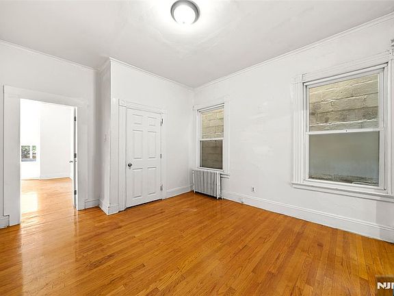 5th image of 104 N 5th St