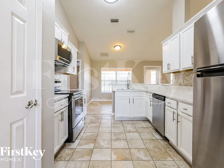 3811 Trenton Ln — Photo 8