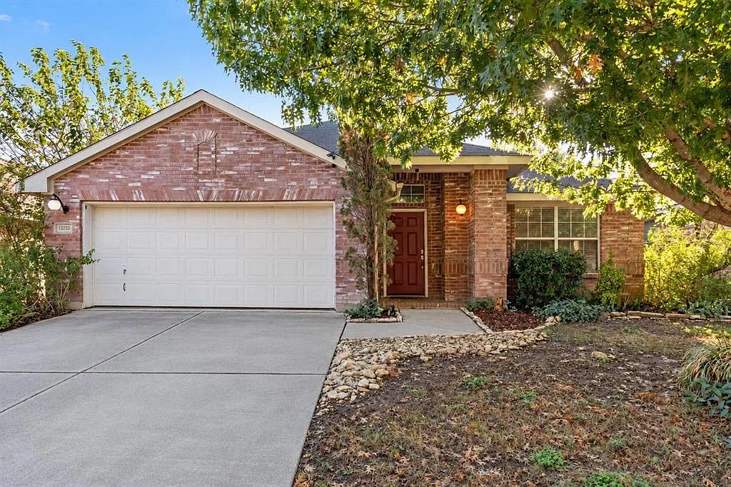 3 bed, 2.0 bath, 1911 sqft, $1,750 — Photo 1