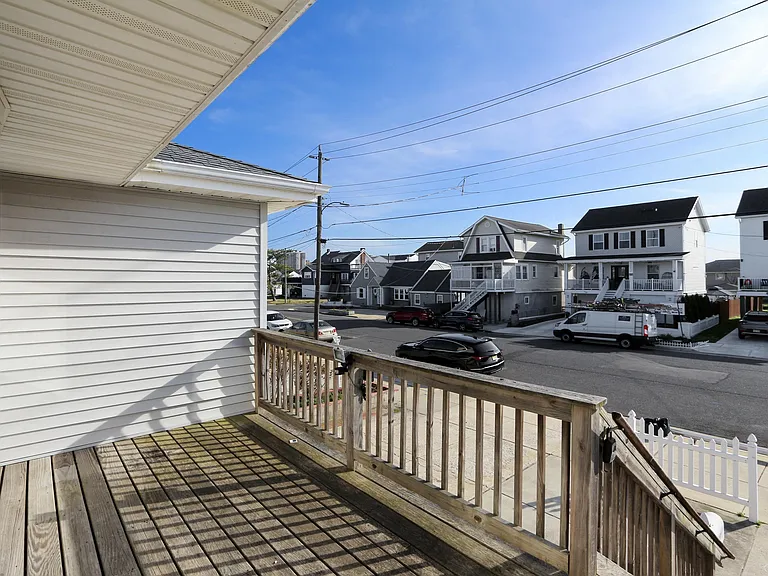 361 N Richmond Ave — Photo 31