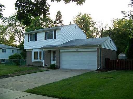1st image of 1055 Louise St