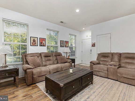 3rd image of 14848 Mason Creek Cir