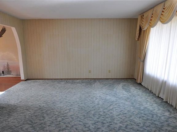 5th image of 27763 Dunford Ave