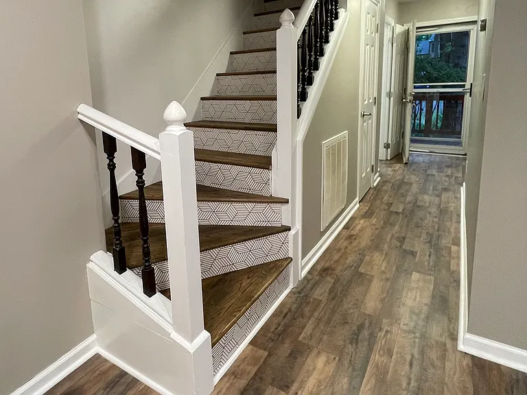 402 Forest Ct — Photo 22
