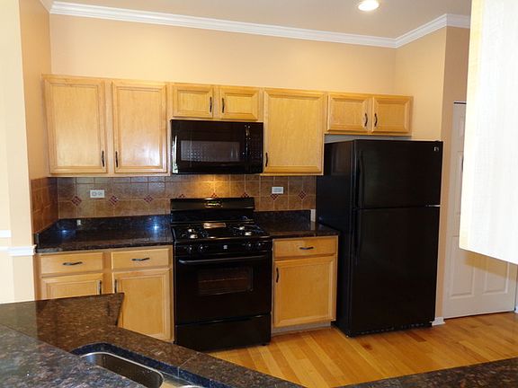 4th image of 1372 Pinehurst Dr