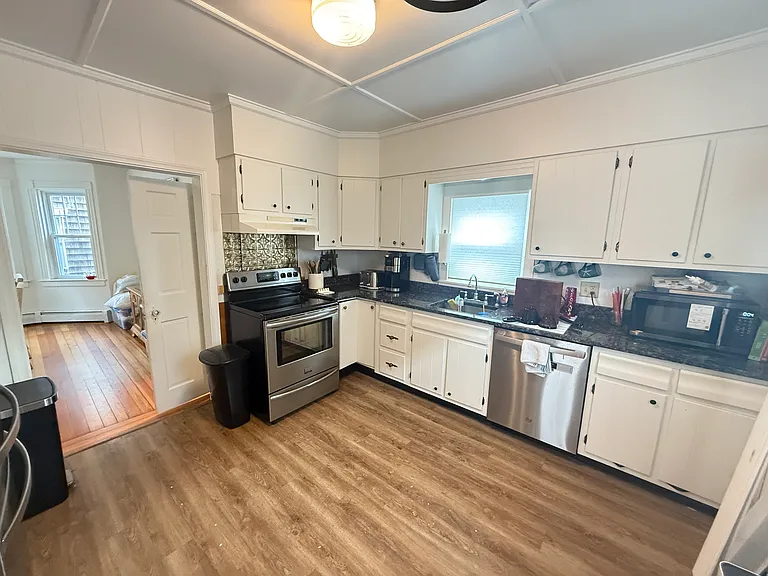 18 Bedlow Ave — Photo 10