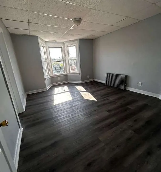 7 Summit St