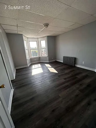 7 Summit St Photo 1