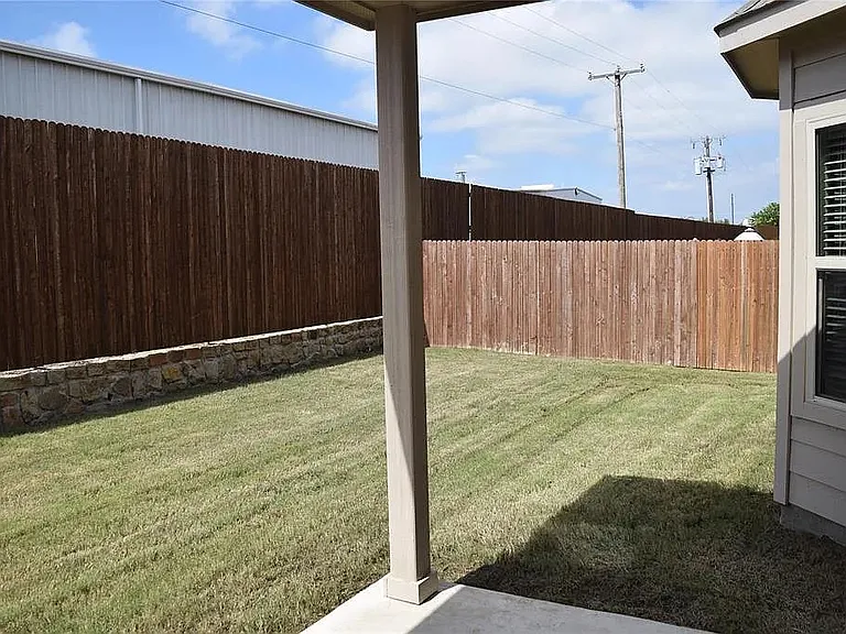 8245 Spruce Meadows Dr — Photo 10