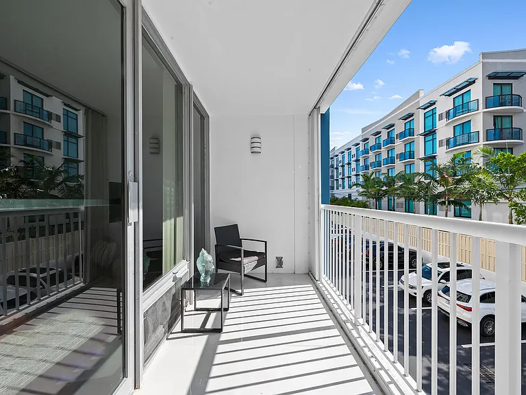 2200 NE 33rd Ave #2D — Photo 9