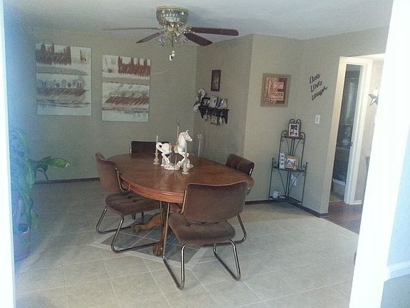 Ceramic dinning room floor