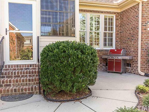 5th image of 613 Sippihaw Oaks Dr