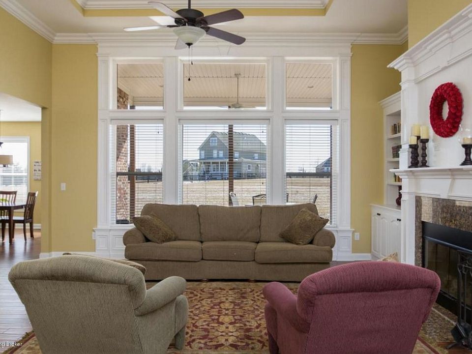 Large, beautiful family room