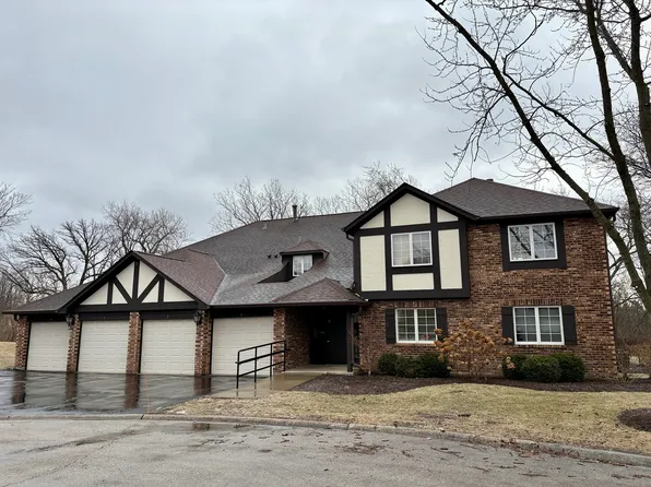 8 Potawatomie Trl APT 2, Indian Head Park, IL 60525